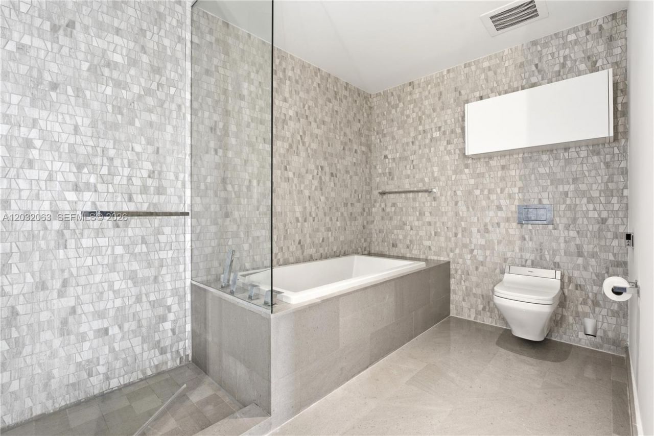 88 SW 7th St, Unit 2302, Miami, FL 33130 Photo