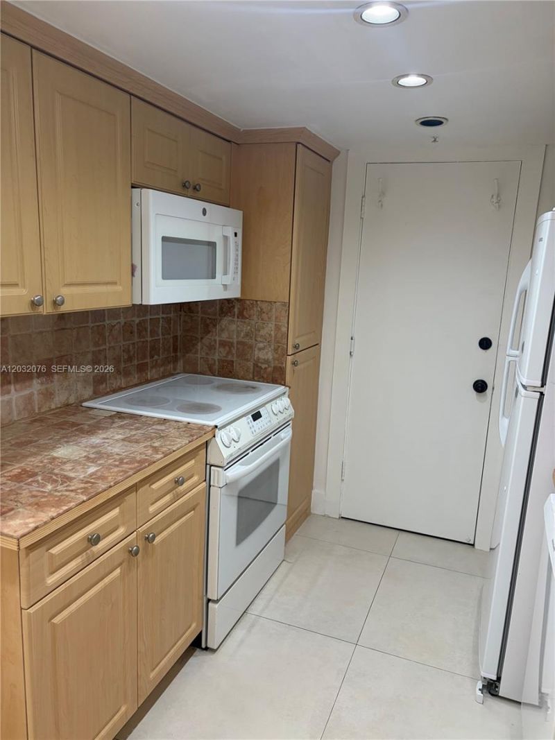 150 Ocean Lane Dr, Unit 4B, Key Biscayne, FL 33149 Photo