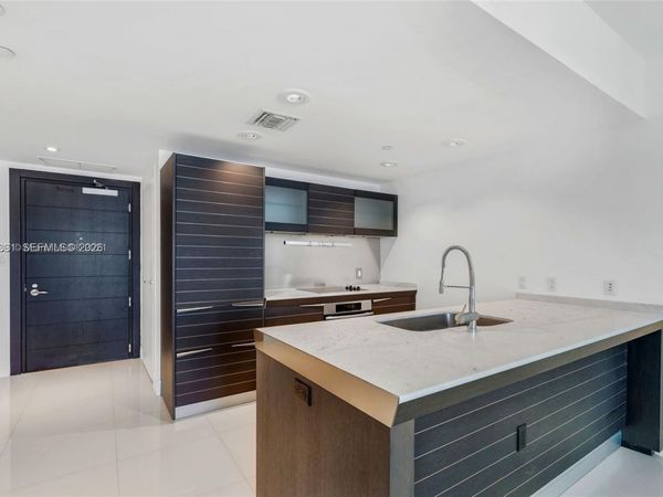 200 Biscayne Boulevard Way , Unit 3713, Miami, FL 33131