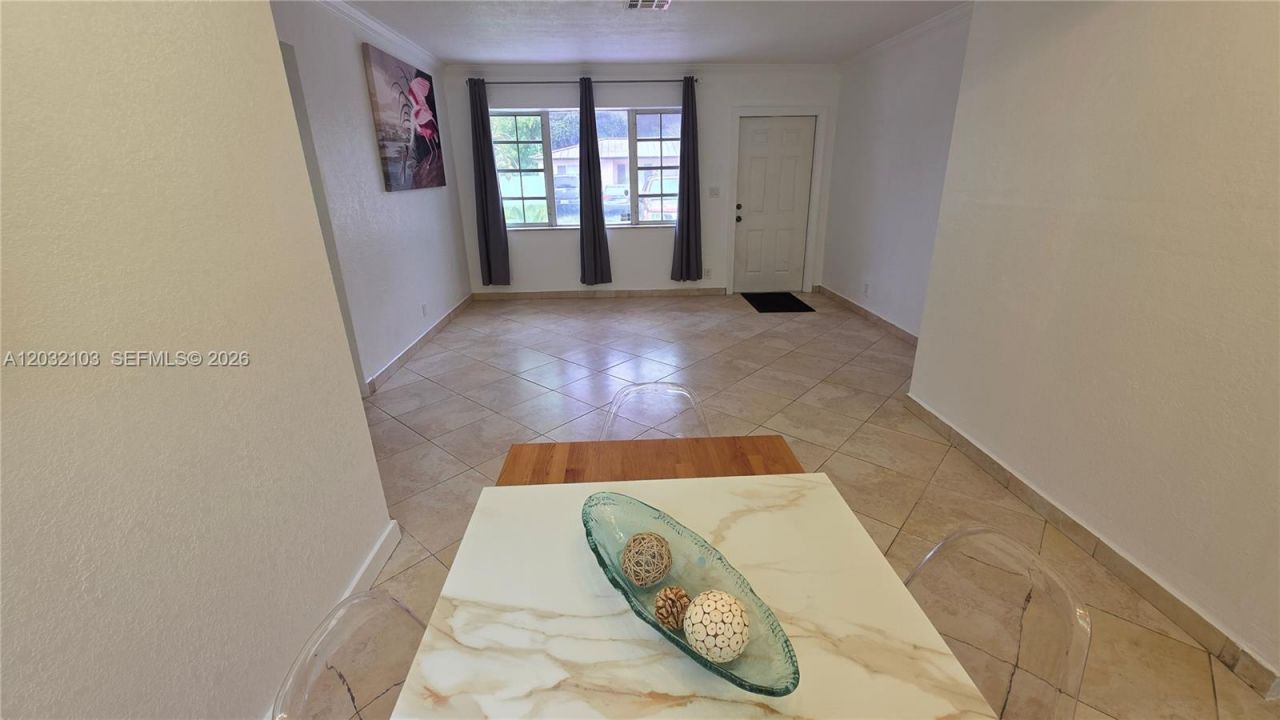 313 SW 2nd Ter , Hallandale Beach, FL 33009 Photo