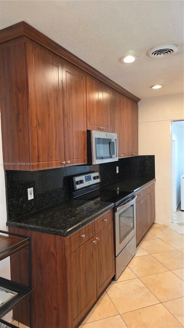 313 SW 2nd Ter , Hallandale Beach, FL 33009 Photo