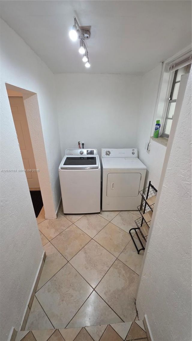313 SW 2nd Ter , Hallandale Beach, FL 33009 Photo