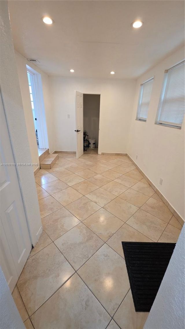 313 SW 2nd Ter , Hallandale Beach, FL 33009 Photo