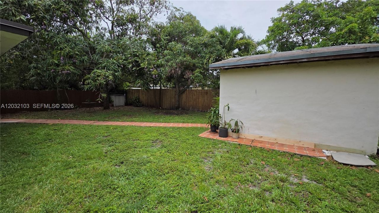 313 SW 2nd Ter , Hallandale Beach, FL 33009 Photo