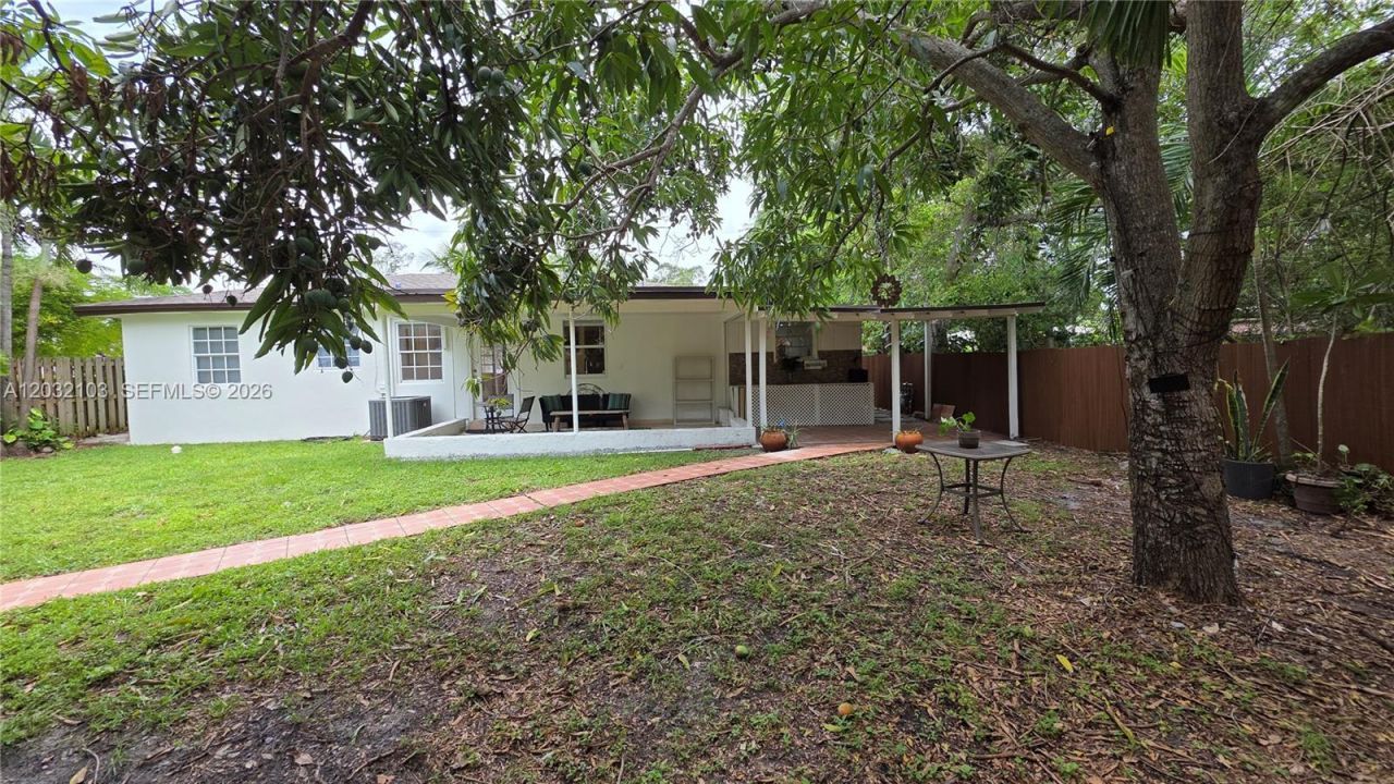 313 SW 2nd Ter , Hallandale Beach, FL 33009 Photo