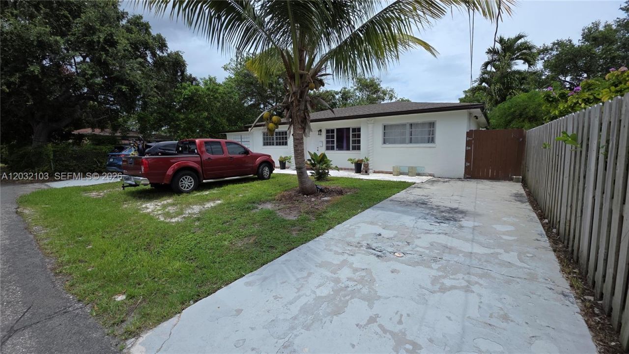 313 SW 2nd Ter , Hallandale Beach, FL 33009 Photo