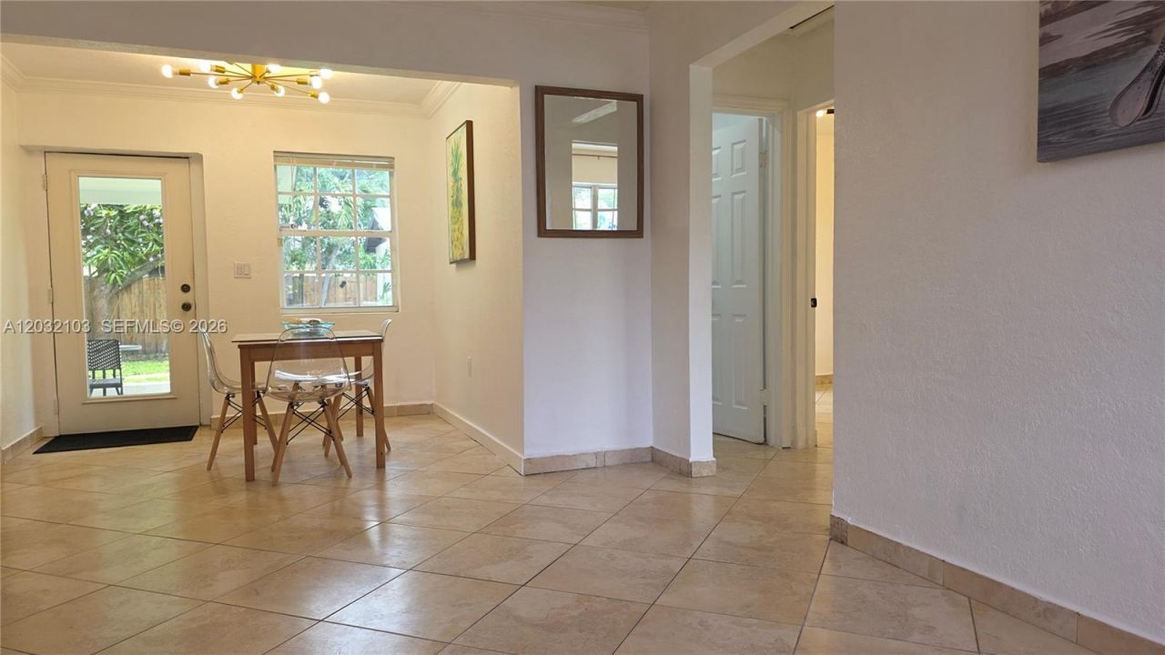 313 SW 2nd Ter , Hallandale Beach, FL 33009 Photo