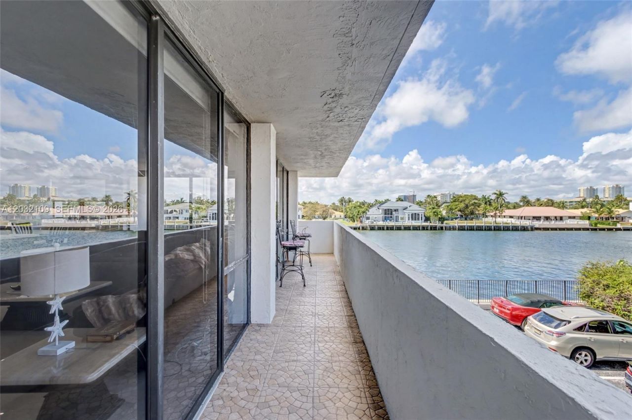 2017 S Ocean Dr , Unit 209, Hallandale Beach, FL 33009 Photo