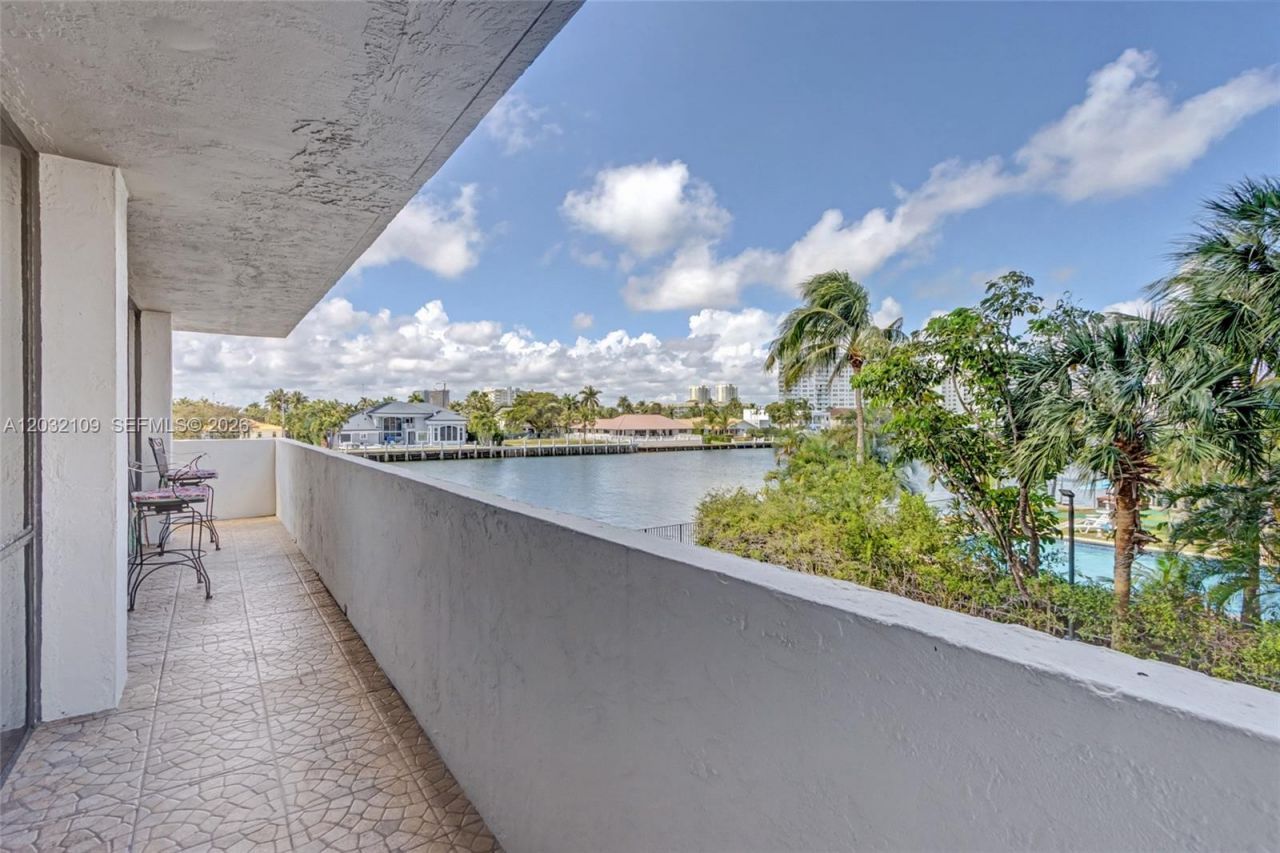 2017 S Ocean Dr , Unit 209, Hallandale Beach, FL 33009 Photo