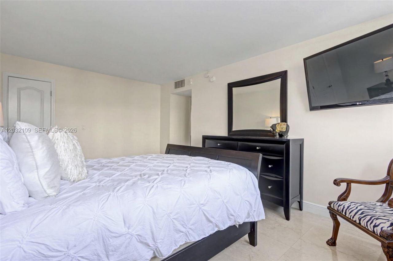 2017 S Ocean Dr , Unit 209, Hallandale Beach, FL 33009 Photo