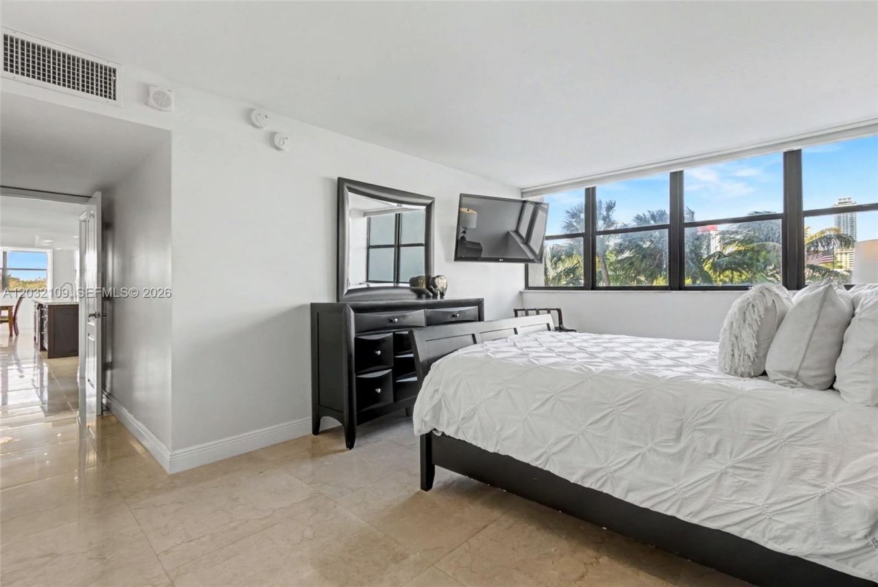 2017 S Ocean Dr , Unit 209, Hallandale Beach, FL 33009 Photo