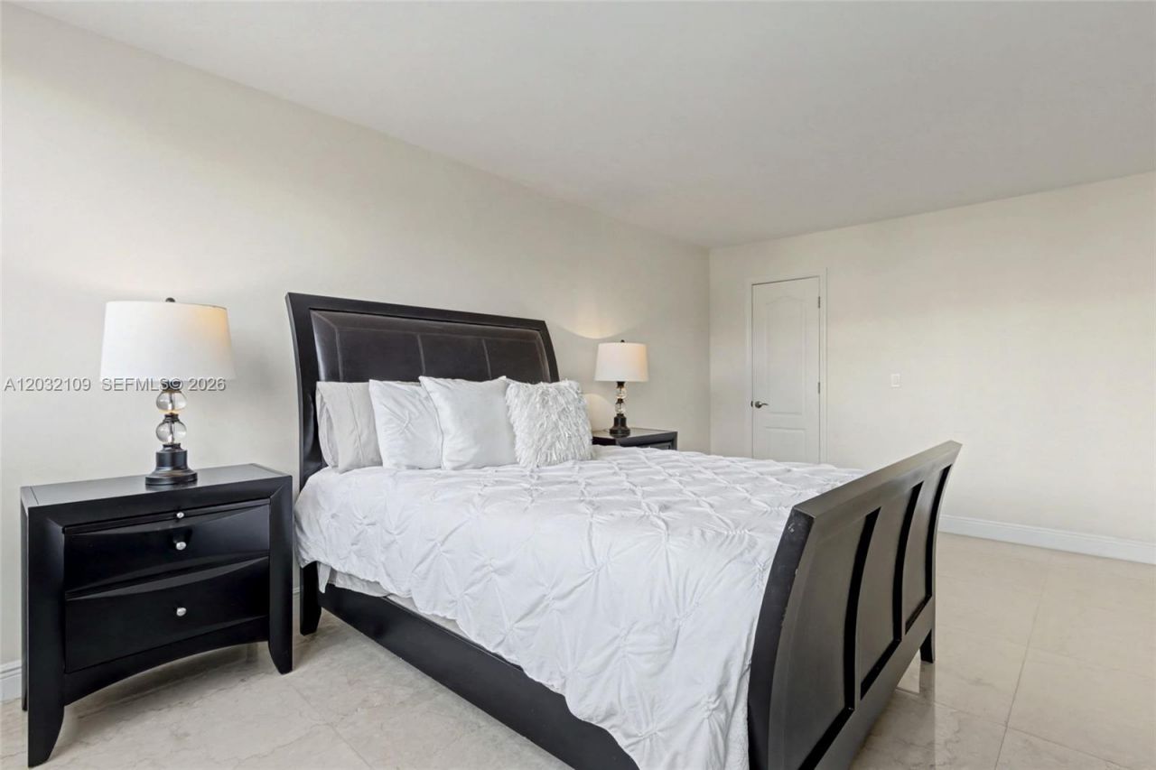2017 S Ocean Dr , Unit 209, Hallandale Beach, FL 33009 Photo