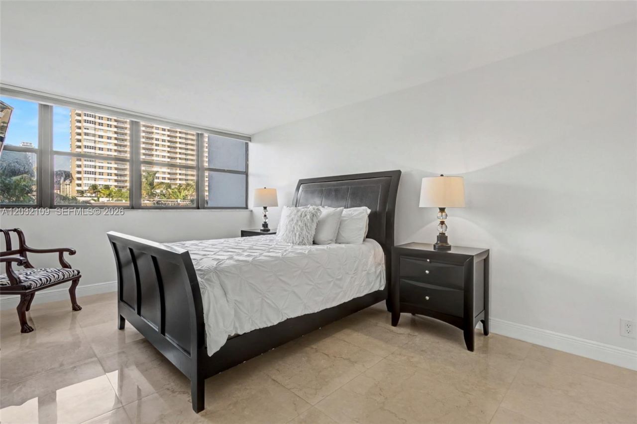 2017 S Ocean Dr , Unit 209, Hallandale Beach, FL 33009 Photo