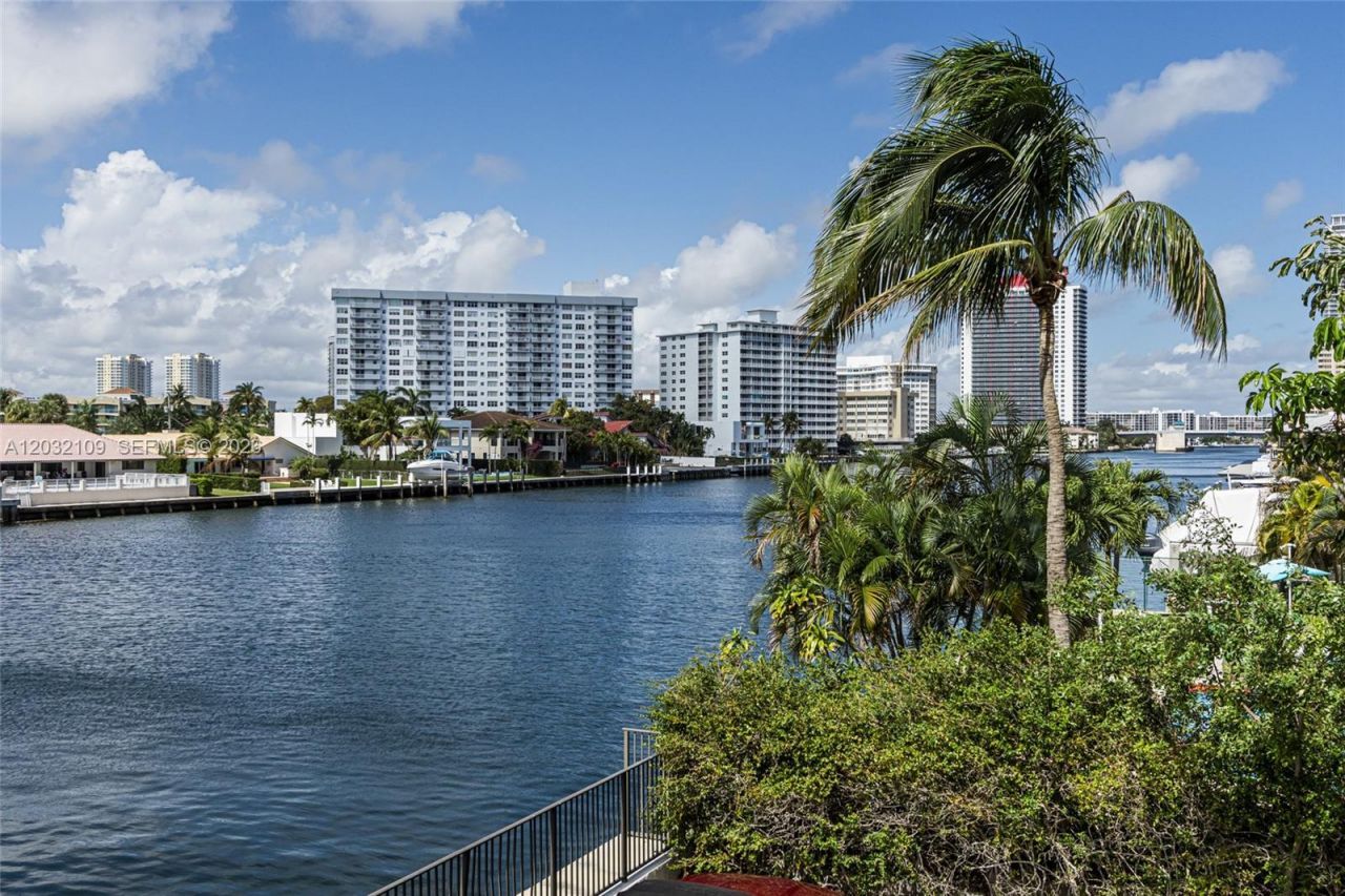 2017 S Ocean Dr , Unit 209, Hallandale Beach, FL 33009 Photo