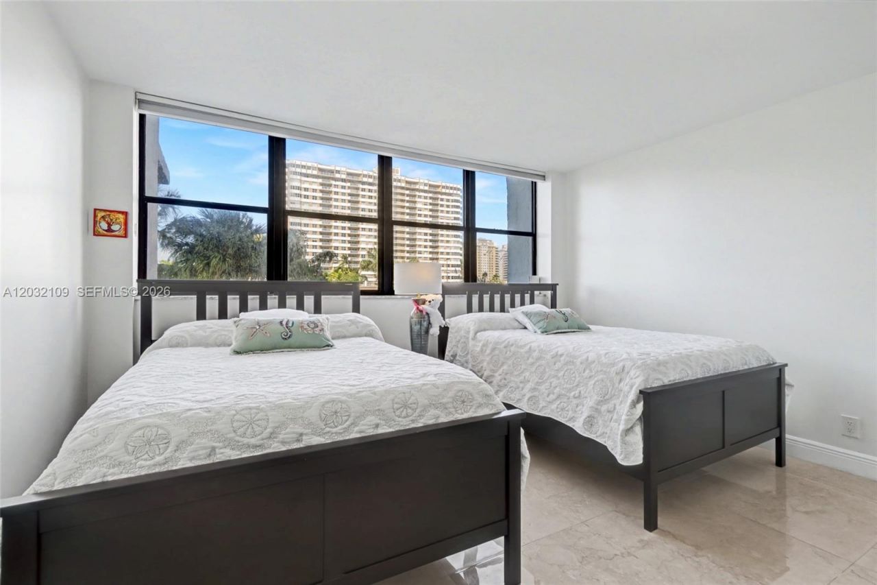 2017 S Ocean Dr , Unit 209, Hallandale Beach, FL 33009 Photo