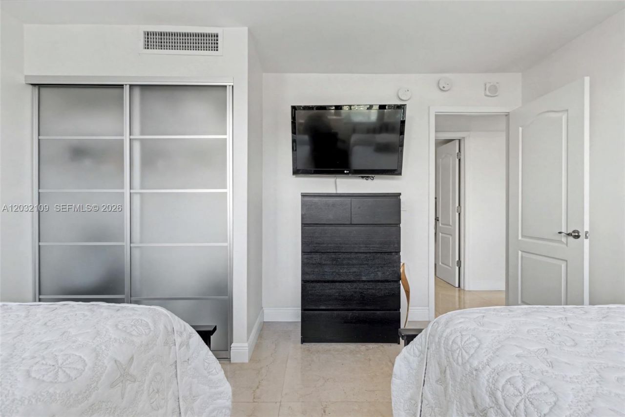 2017 S Ocean Dr , Unit 209, Hallandale Beach, FL 33009 Photo