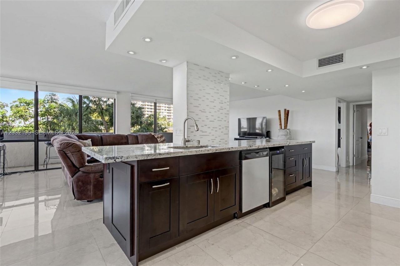 2017 S Ocean Dr , Unit 209, Hallandale Beach, FL 33009 Photo