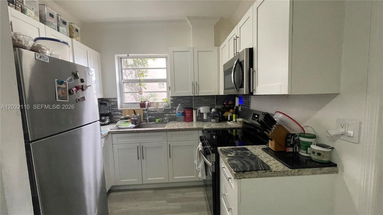 1043 NW 2nd St , Unit 2, Miami, FL 33128 Photo