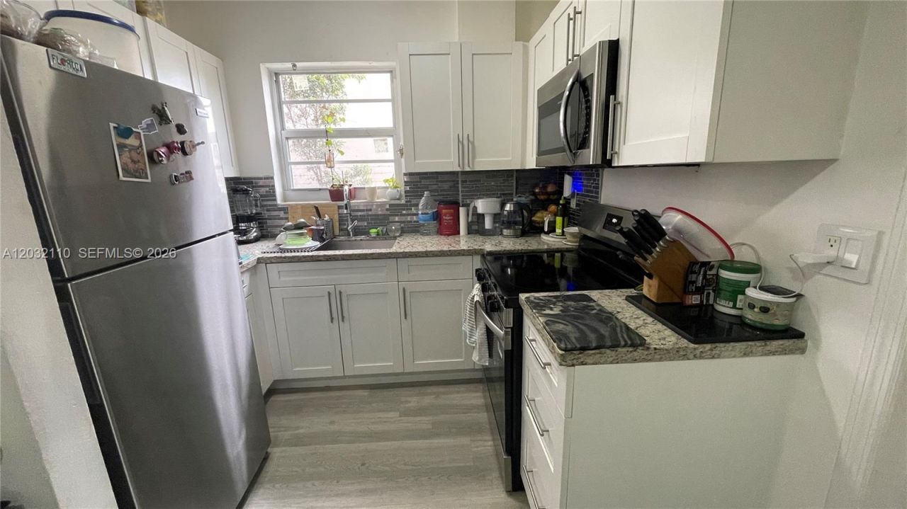 1043 NW 2nd St , Unit 2, Miami, FL 33128 Photo