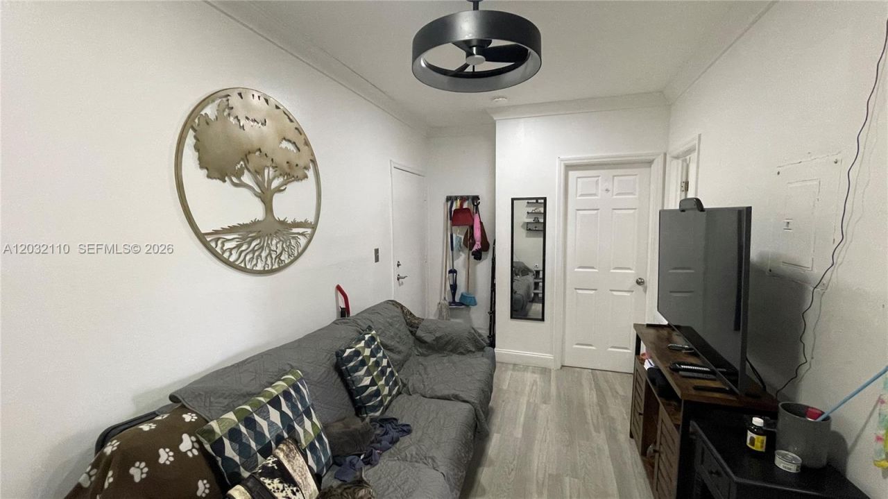 1043 NW 2nd St , Unit 2, Miami, FL 33128 Photo