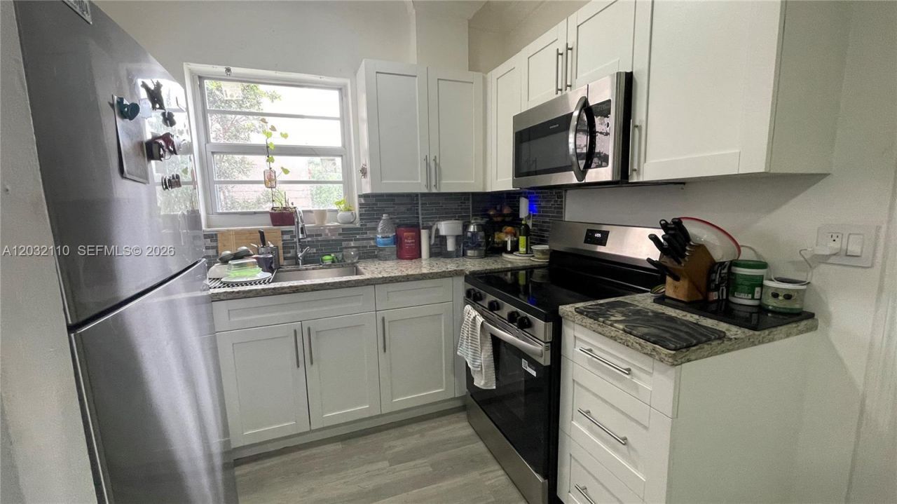 1043 NW 2nd St , Unit 2, Miami, FL 33128 Photo