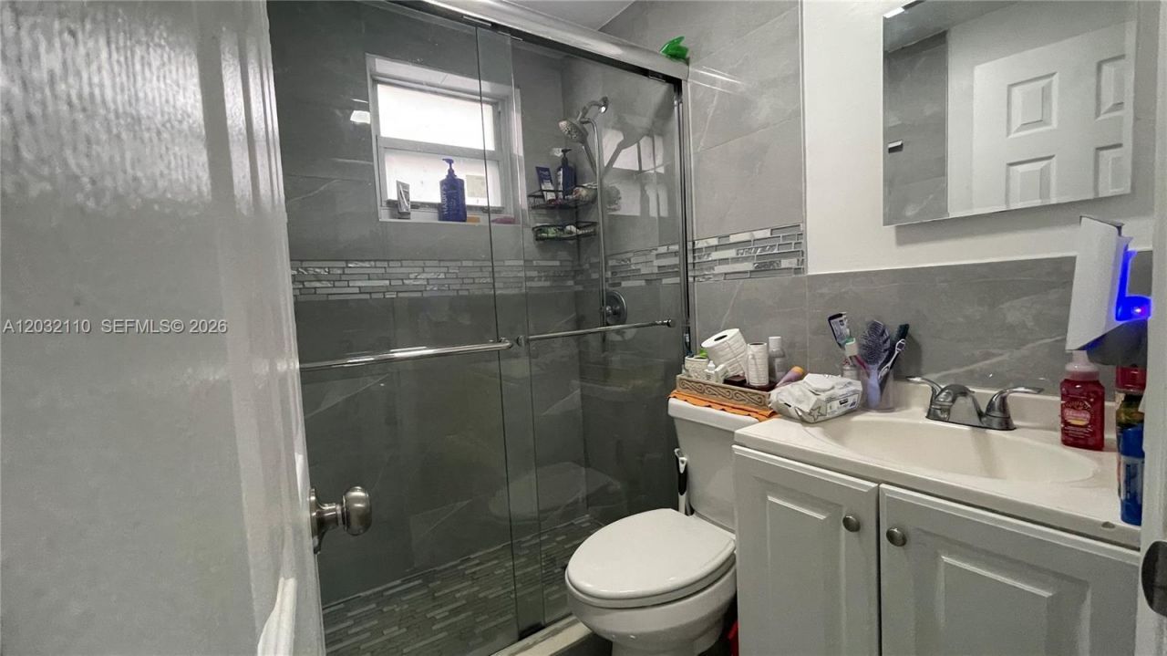 1043 NW 2nd St , Unit 2, Miami, FL 33128 Photo