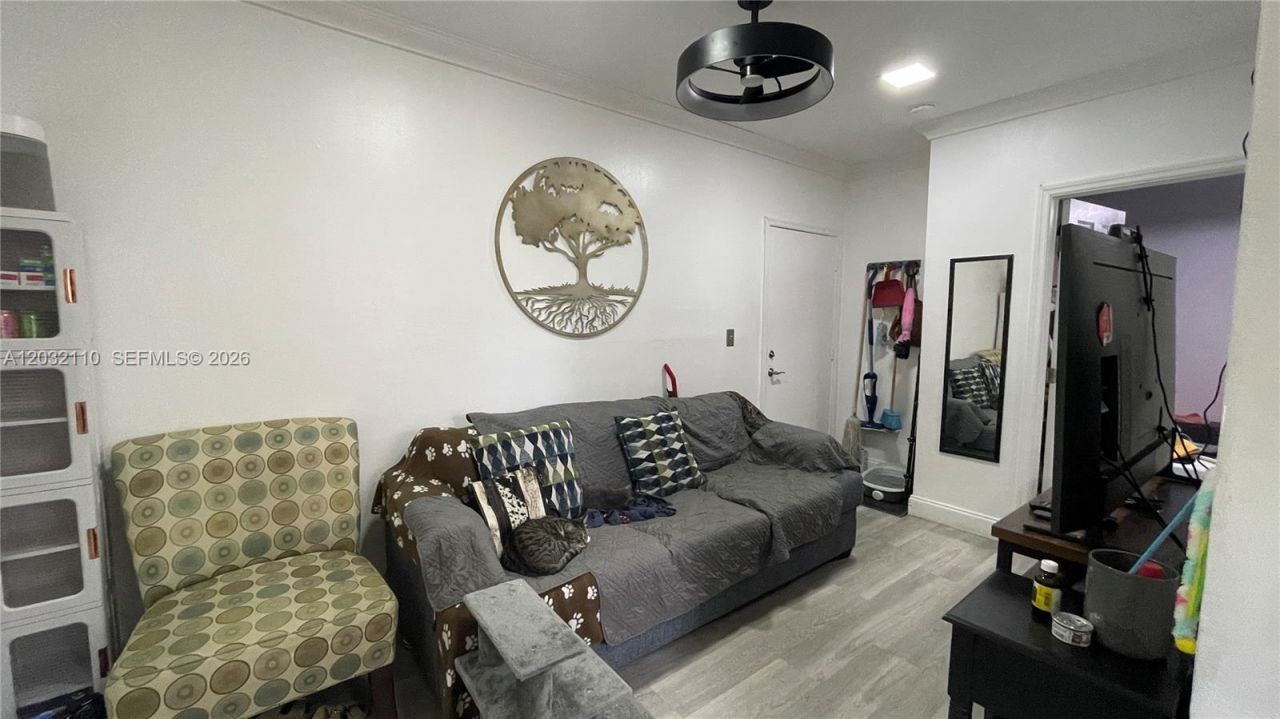 1043 NW 2nd St , Unit 2, Miami, FL 33128 Photo