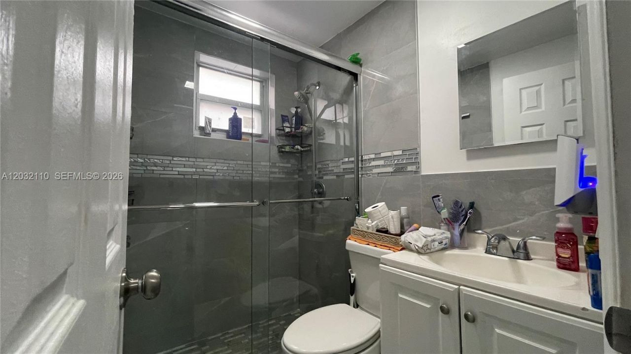 1043 NW 2nd St , Unit 2, Miami, FL 33128 Photo
