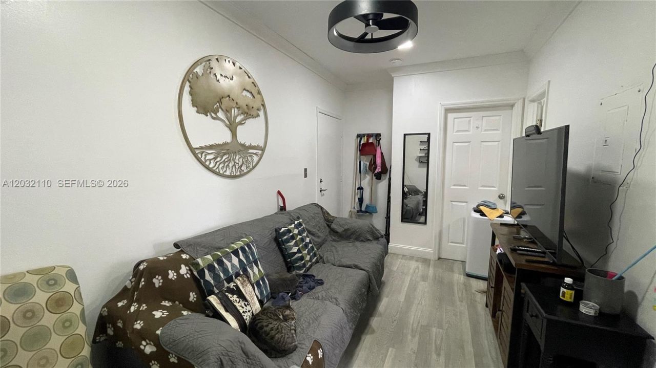 1043 NW 2nd St , Unit 2, Miami, FL 33128 Photo