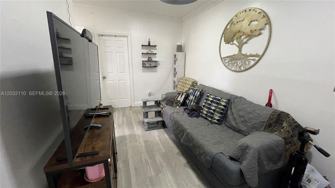 1043 NW 2nd St , Unit 2, Miami, FL 33128 Photo
