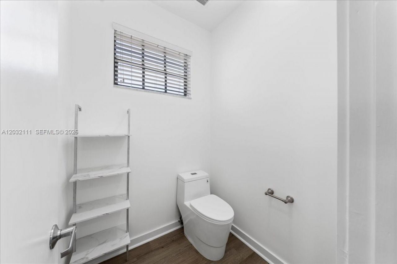7705 SW 66th St , Miami, FL 33143 Photo