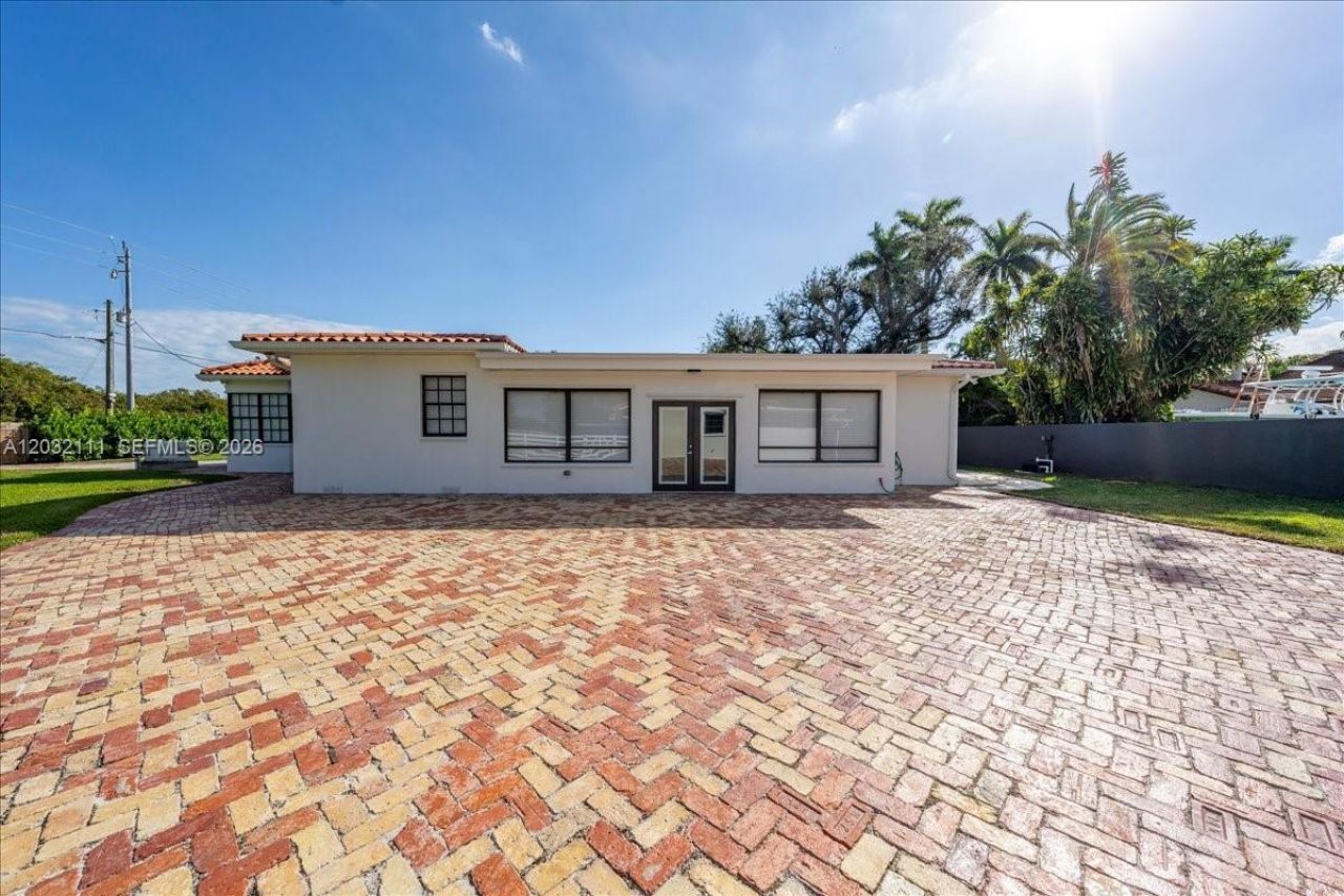 7705 SW 66th St , Miami, FL 33143 Photo