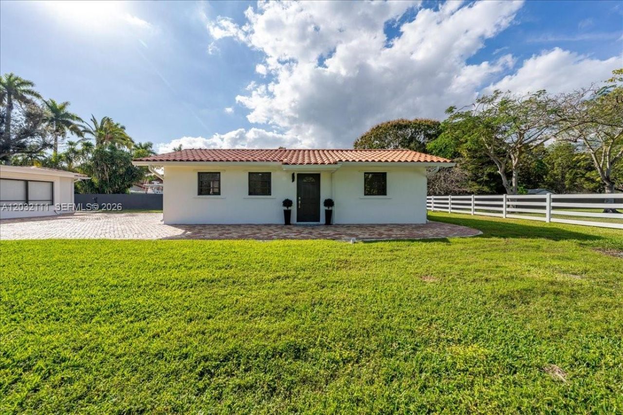 7705 SW 66th St , Miami, FL 33143 Photo