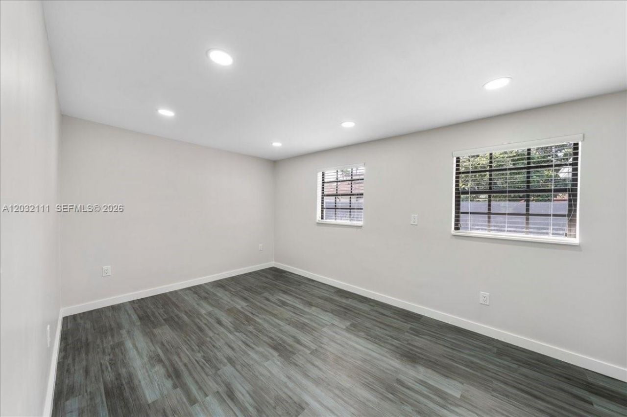 7705 SW 66th St , Miami, FL 33143 Photo