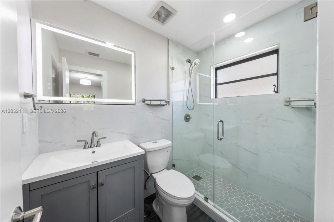 7705 SW 66th St , Miami, FL 33143 Photo