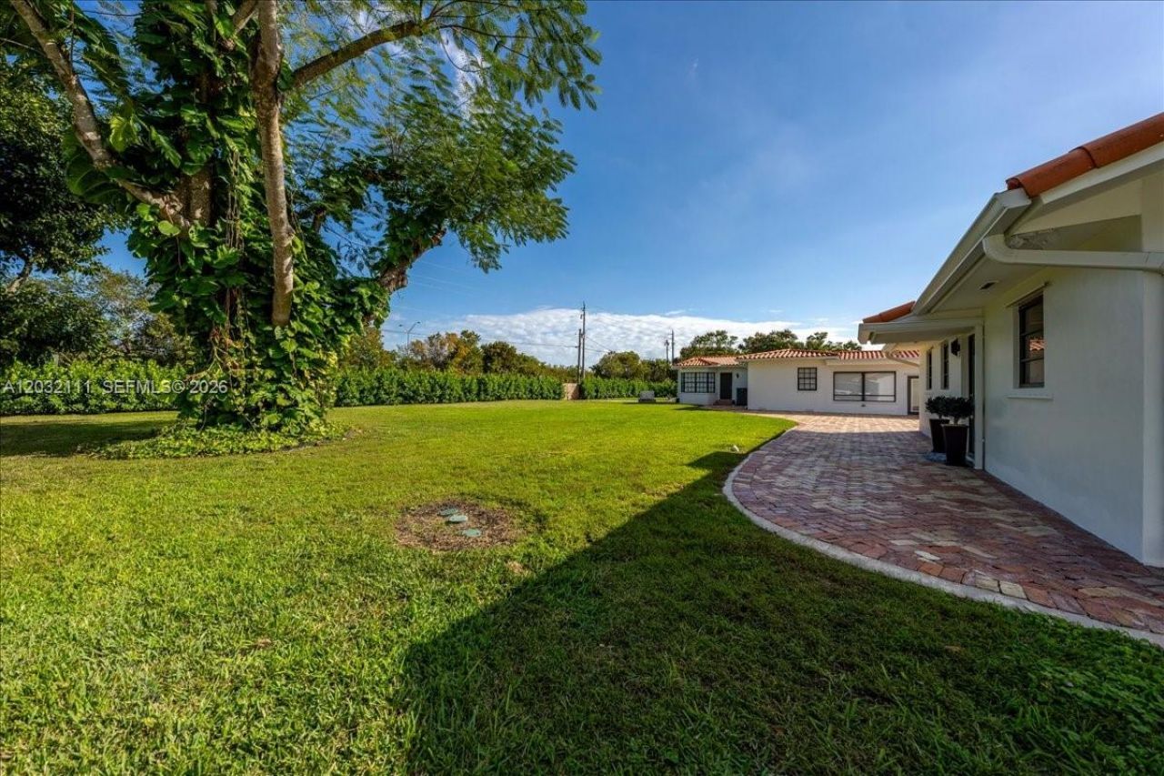 7705 SW 66th St , Miami, FL 33143 Photo
