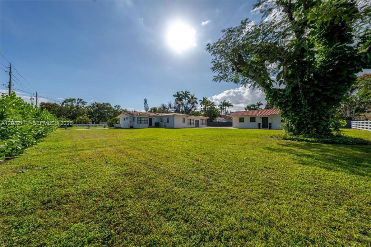 7705 SW 66th St , Miami, FL 33143 Photo
