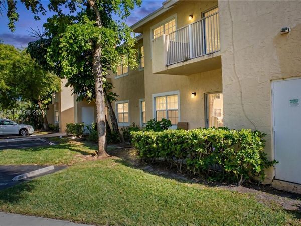 1701 NW 96th Ter , Unit 1J, Pembroke Pines, FL 33024
