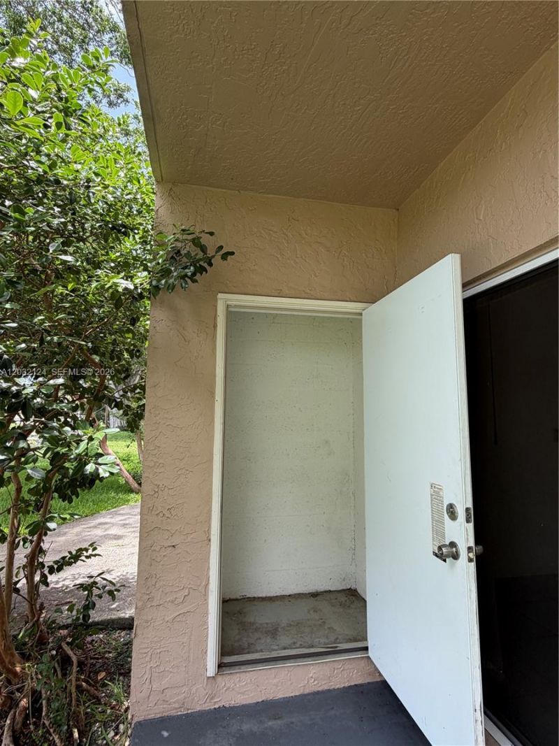 1701 NW 96th Ter, Unit 1J, Pembroke Pines, FL 33024 Photo
