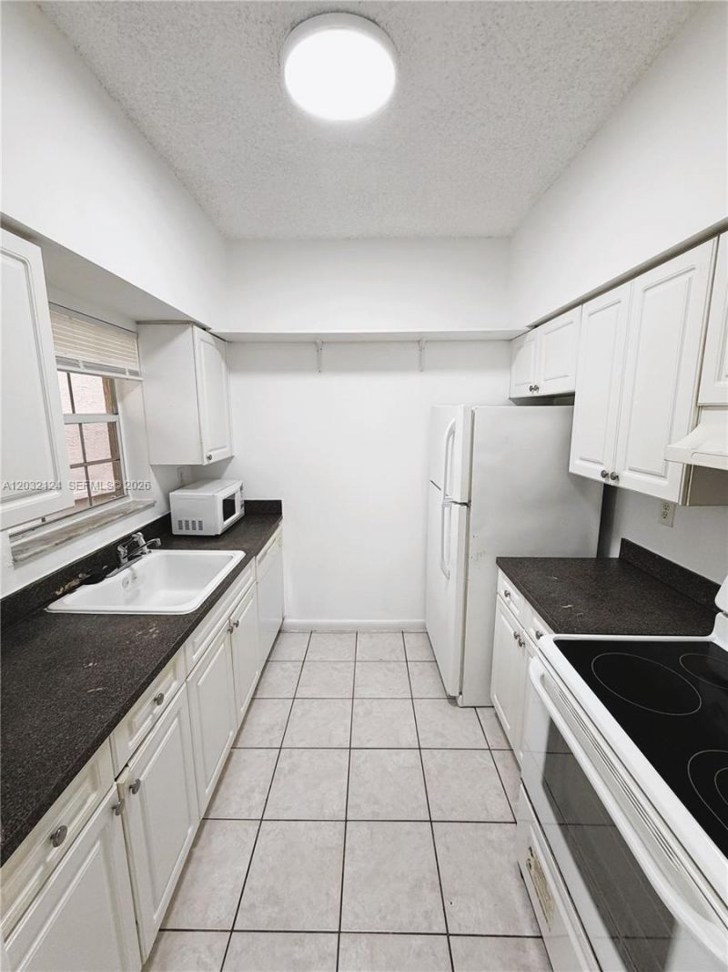 1701 NW 96th Ter, Unit 1J, Pembroke Pines, FL 33024 Photo