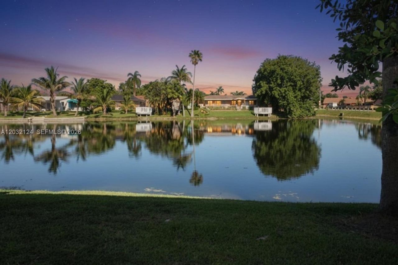 1701 NW 96th Ter , Unit 1J, Pembroke Pines, FL 33024 Photo