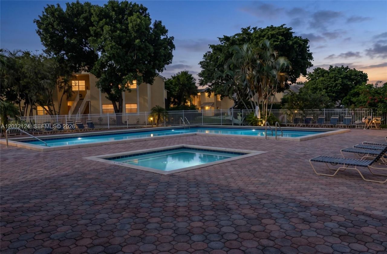 1701 NW 96th Ter , Unit 1J, Pembroke Pines, FL 33024 Photo