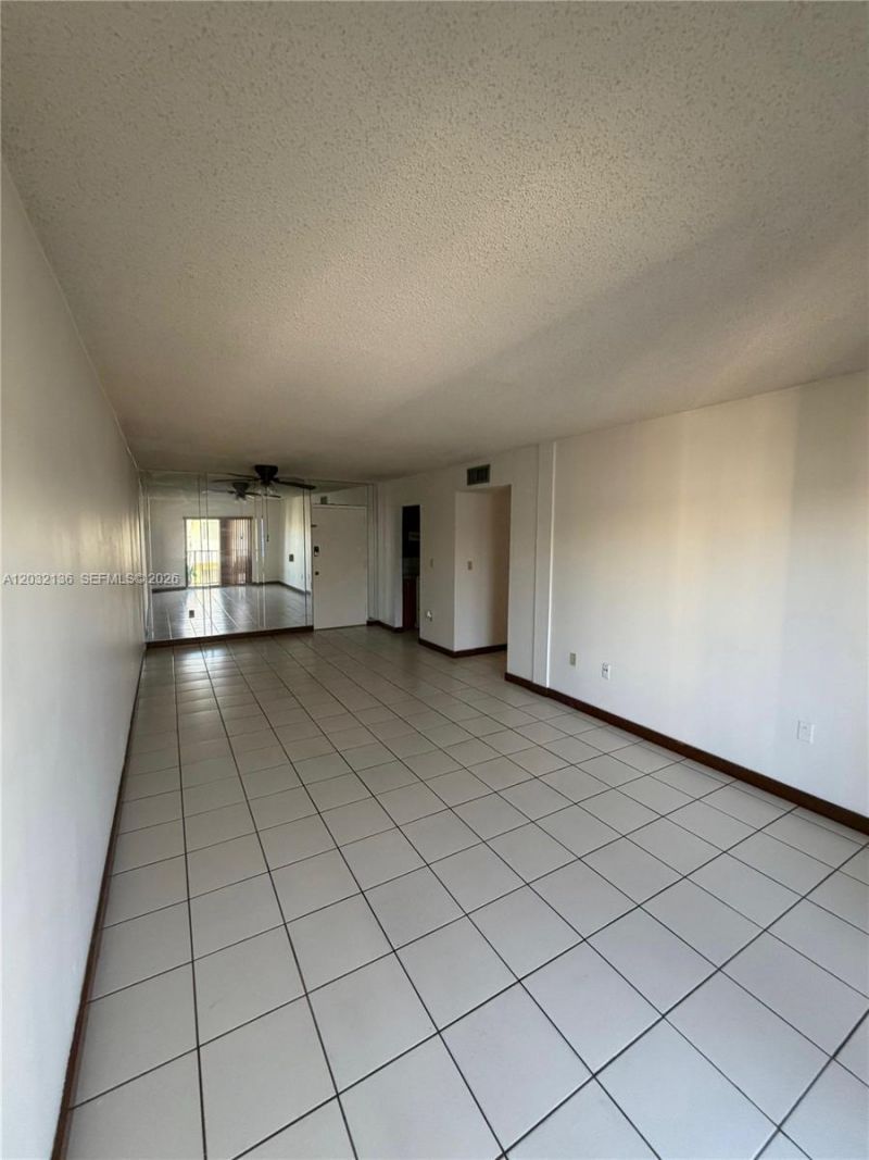 605 NW 72nd Ave, Unit 509, Miami, FL 33126 Photo