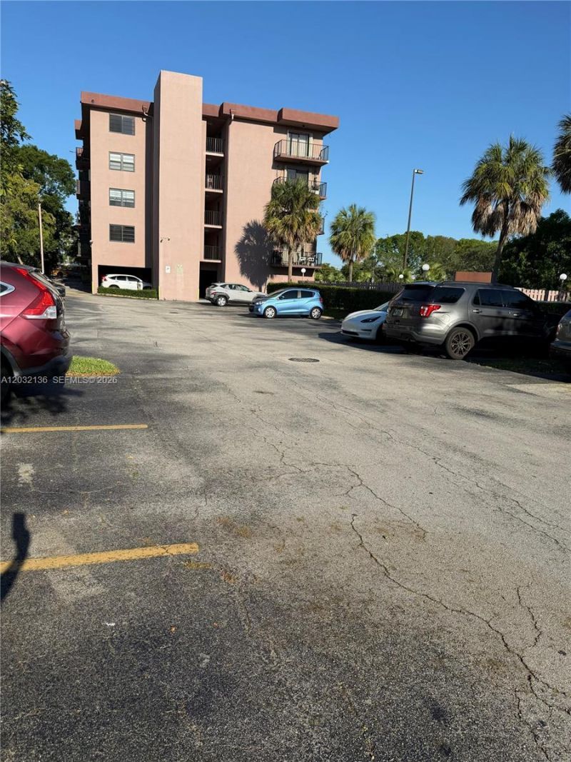 605 NW 72nd Ave, Unit 509, Miami, FL 33126 Photo