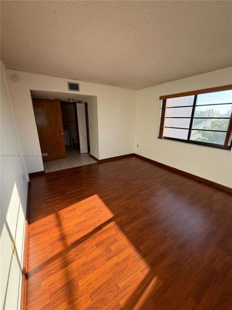 605 NW 72nd Ave, Unit 509, Miami, FL 33126 Photo
