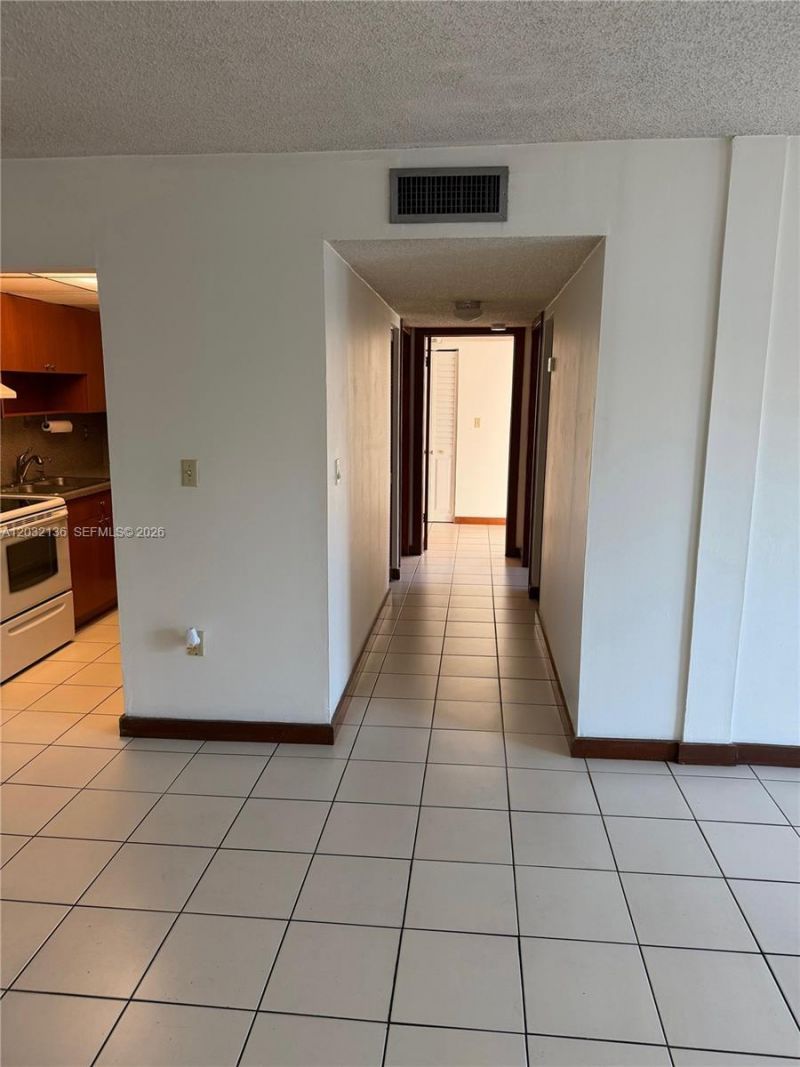 605 NW 72nd Ave, Unit 509, Miami, FL 33126 Photo