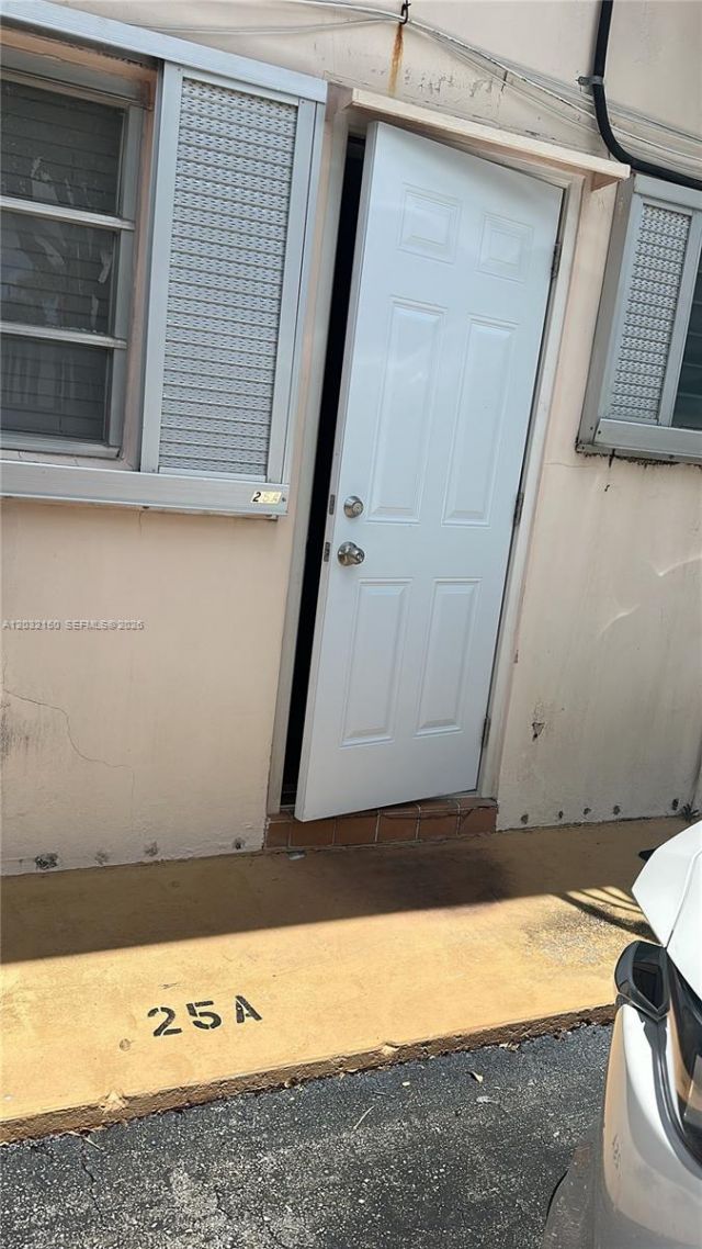 160 NE 8th Ave , Unit 25A, Hallandale Beach, FL 33009 Photo