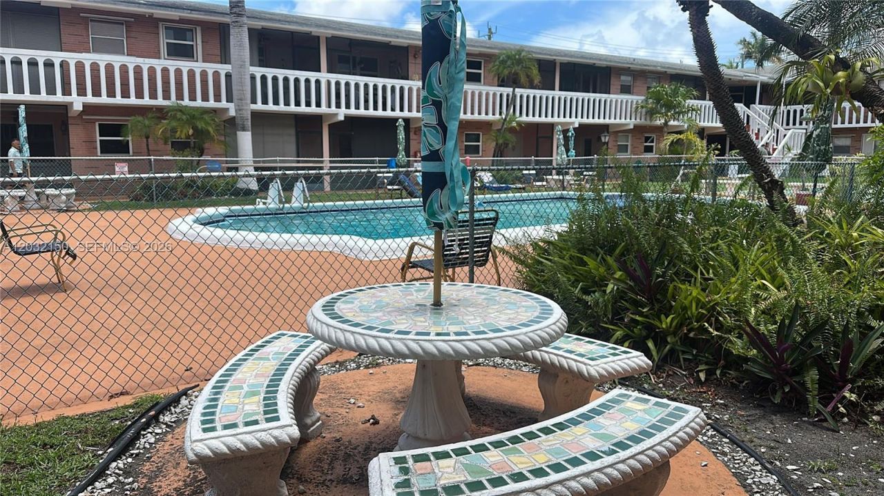 160 NE 8th Ave , Unit 25A, Hallandale Beach, FL 33009 Photo