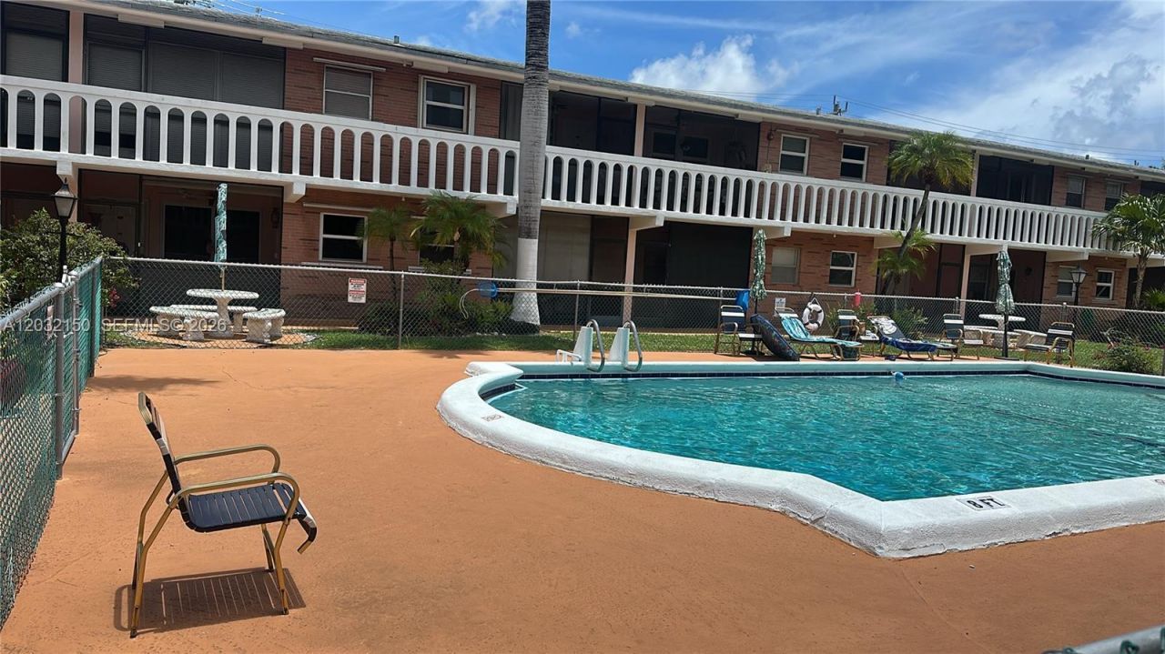 160 NE 8th Ave , Unit 25A, Hallandale Beach, FL 33009 Photo