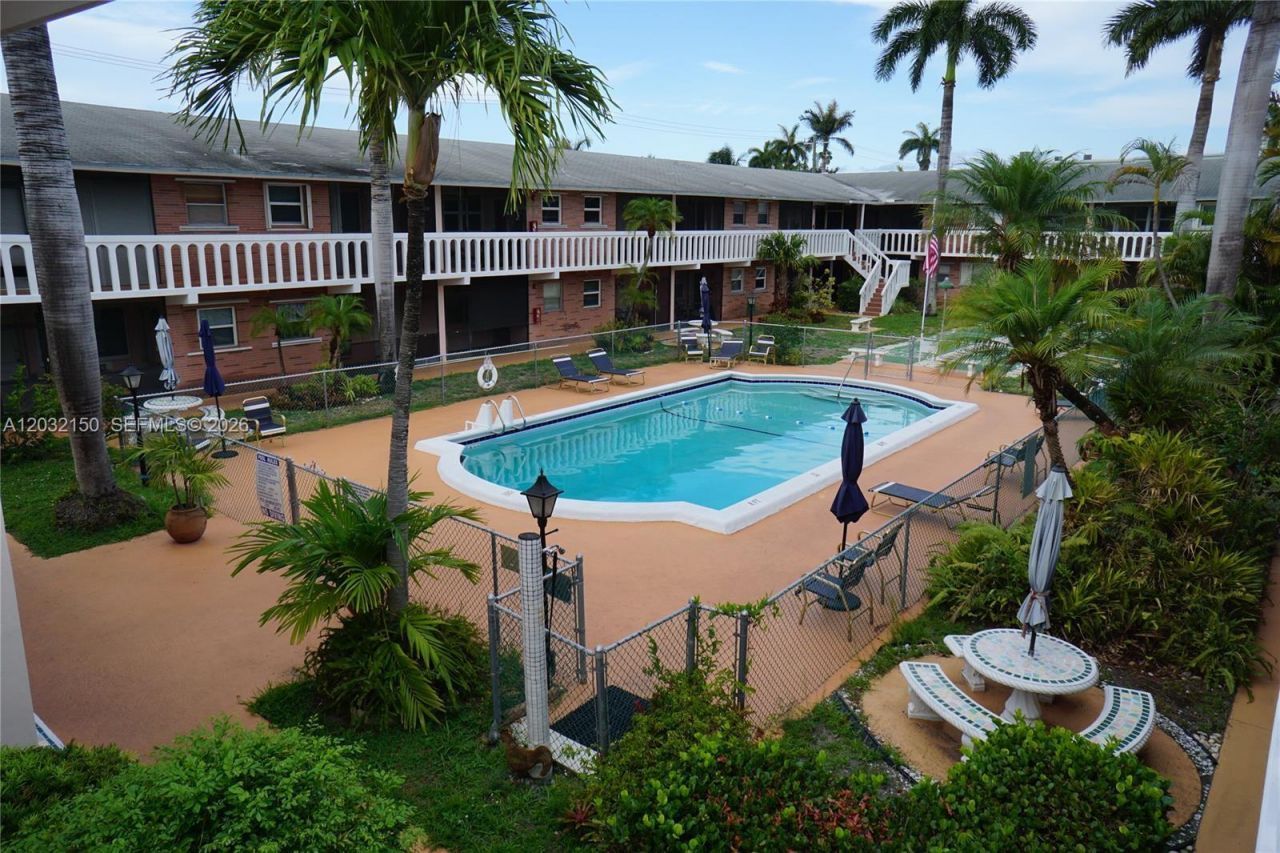 160 NE 8th Ave , Unit 25A, Hallandale Beach, FL 33009 Photo